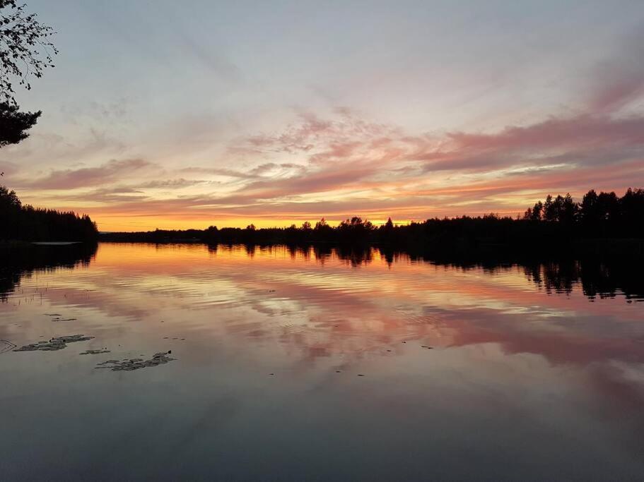 Charmig Gard Med Bastu, Strandtomt Och Utedusch I Naturskoent Omrade Sveg Exterior foto
