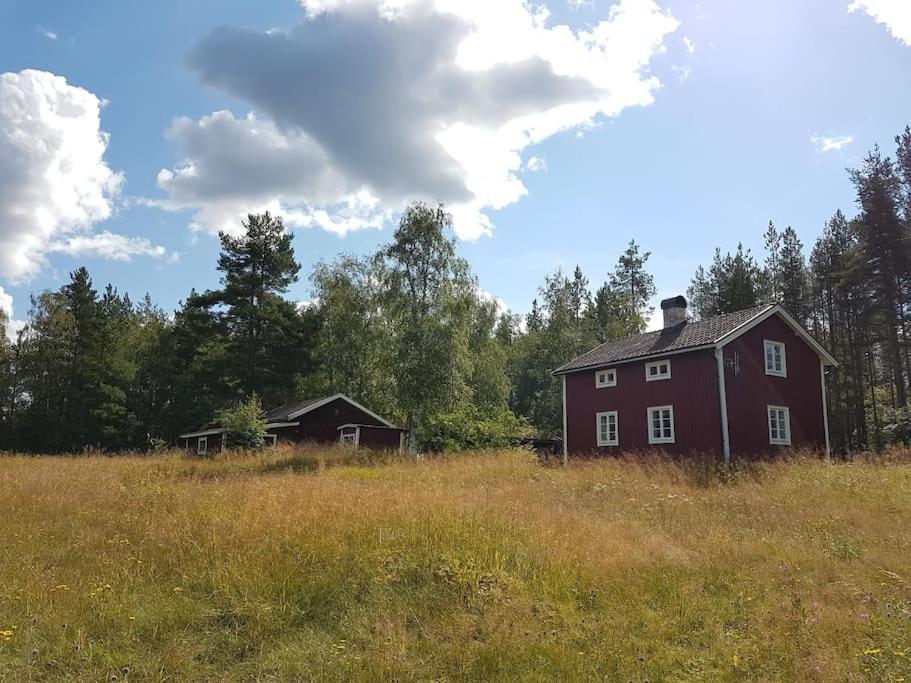 Charmig Gard Med Bastu, Strandtomt Och Utedusch I Naturskoent Omrade Sveg Exterior foto