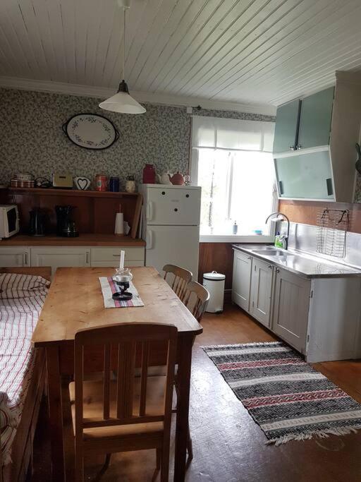 Charmig Gard Med Bastu, Strandtomt Och Utedusch I Naturskoent Omrade Sveg Exterior foto