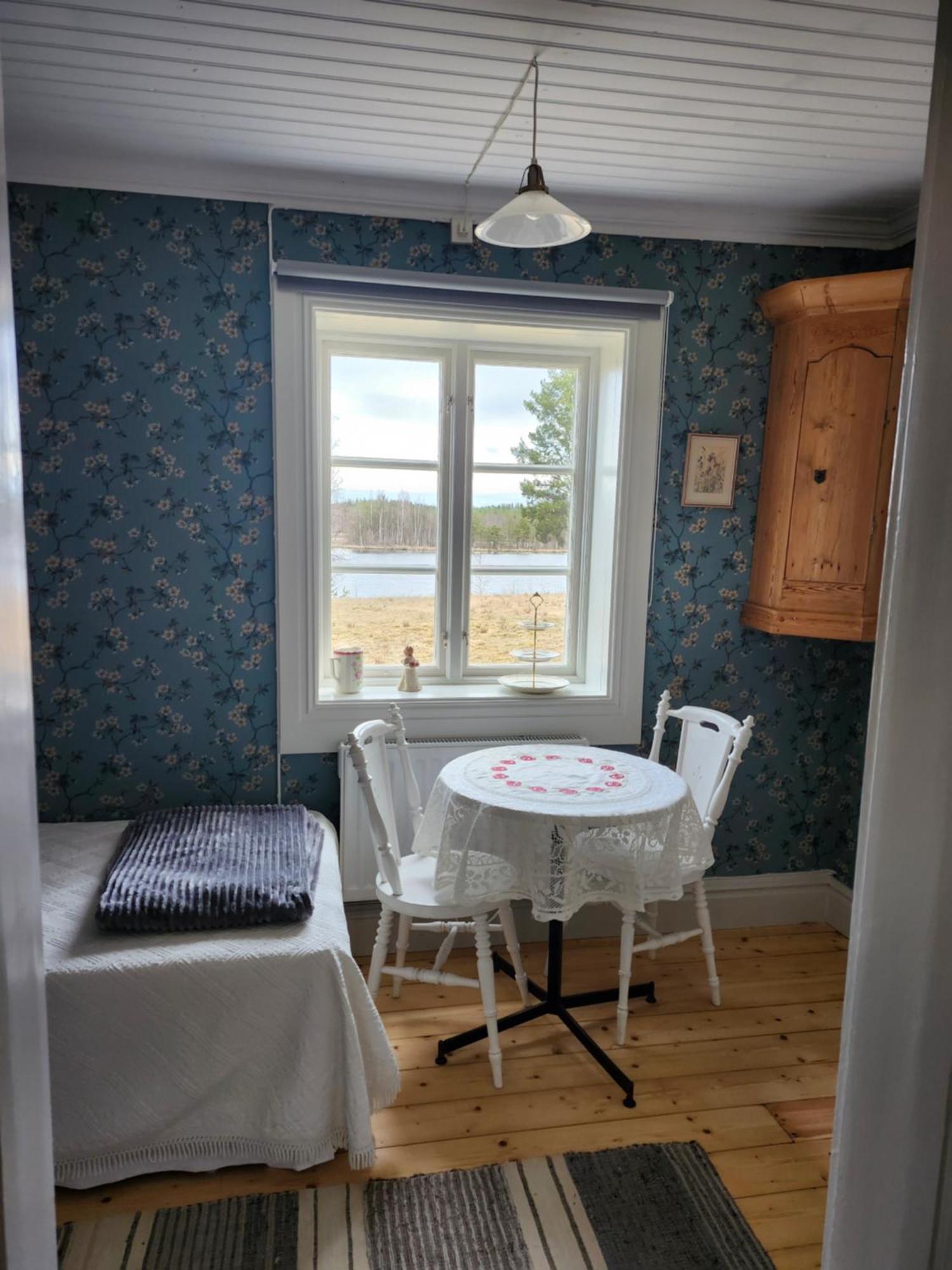 Charmig Gard Med Bastu, Strandtomt Och Utedusch I Naturskoent Omrade Sveg Exterior foto